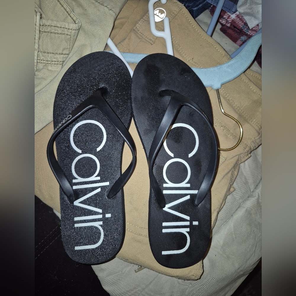 Nwot Calvin Black Flip Flops